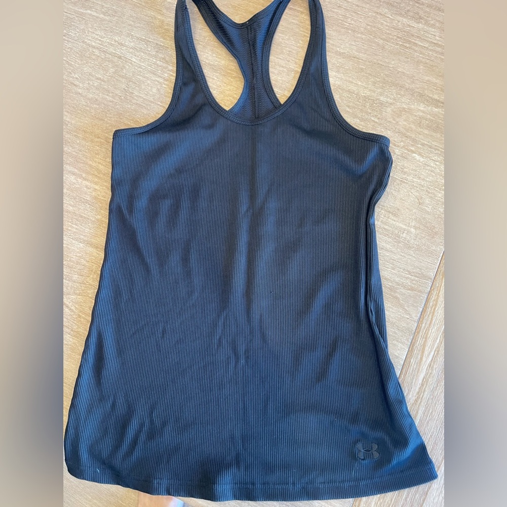 Black under armour tank. Smoke free home.